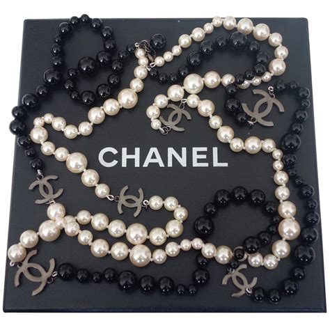 sautoir perles et marguerite inspiré de chanel